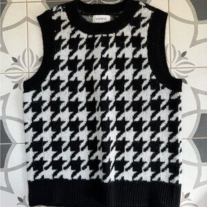 Evereve Houndstooth black and white vest - size XS